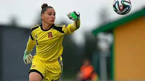 Sara Serrat volver&aacute; a vestir la el&aacute;stica de Espa&ntilde;a./ @Sefutbol