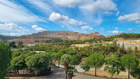 Vista de las escombreras desde Nerva