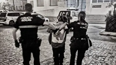 Momento de la detenci&oacute;n. Foto: Plataforma de Polic&iacute;as Locales de Almonte