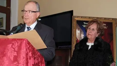 Manuel Gonz&aacute;lez y su esposa