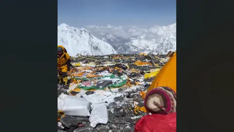Basura en la cima del Everest. Foto: @tenzi_sherpa1999