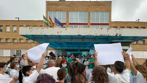 Muestra de apoyo en la puerta del Hospital de Riotinto