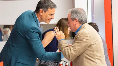 S&aacute;nchez y Espadas se saludan