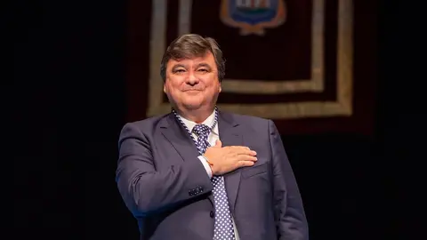 Gabriel Cruz tras recoger su medalla de concejal