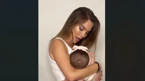 Mar&iacute;a Isabel le canta a su hija Daliana una canci&oacute;n muy especial