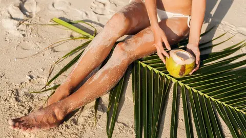 mujer en la playa