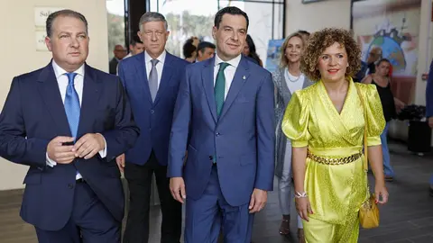 Moreno con presidente entrante y saliente de la Diputaci&oacute;n