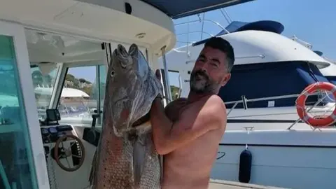 Impresionante corvina de 35 kg. Foto: Pesca Huelva