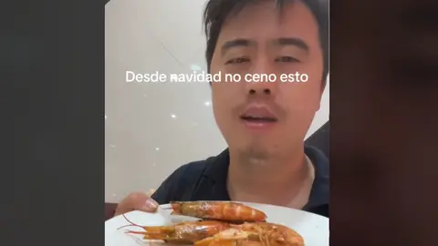 El Chinito de Huelva ense&ntilde;a su plato de gambones