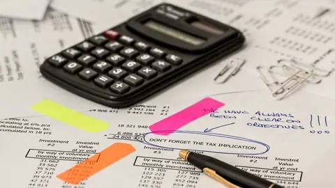Oferta de trabajo de Administrativo en Huelva capital. Imagen de Steve Buissinne en Pixabay