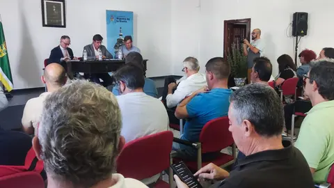 Pleno en Higuera de la Sierra