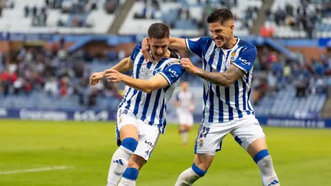 David Del Pozo y Caye Quintana durante un partido del Recre la pasada temporada. Fuente: Imagen de archivo
