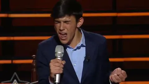 Juan Rafael cantando en Tierra de Talento