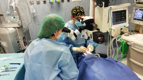 Intervenci&oacute;n oftalmol&oacute;gica en el Hospital Infanta Elena