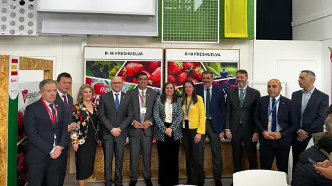 El director de la Fundaci&oacute;n Caja Rural del Sur con una amplia representaci&oacute;n del sector en Fruit Log&iacute;stica de Berl&iacute;n