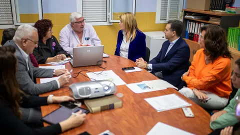 Pilar Miranda contin&uacute;a con el 'Despacho de Calle' en el Pol&iacute;gono San Sebasti&aacute;n