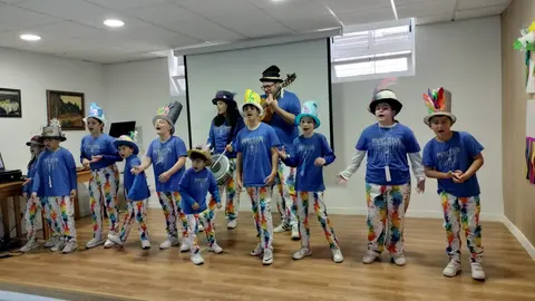 Alumnos del Colegio La Hispanidad de Huelva actuando en AFA