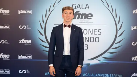 El piloto onubense Paquito G&oacute;mez en la gala de los Campeones del Mundo 2023