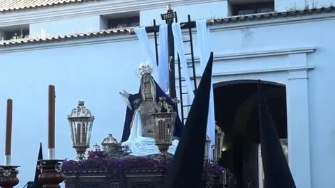 La Virgen de las Angustias en su salida en el Viernes Santo de 2023