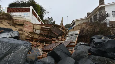 Destrozos en la playa de El Portil
