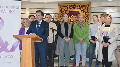El alcalde de Punta Umbr&iacute;a ha le&iacute;do el manifiesto por el D&iacute;a de la Mujer