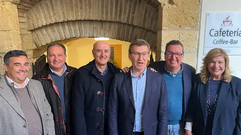Dirigentes del PP de Huelva con Feij&oacute;o