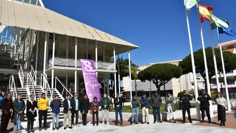 Ayuntamiento de Punta Umbr&iacute;a guarda silencio por el 11M