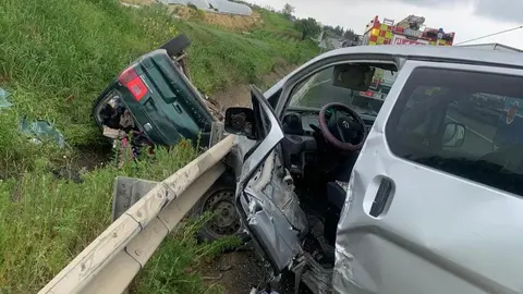 Accidente en la A-484, en el t&eacute;rmino de Moguer. Foto: Bomberos del Consorcio
