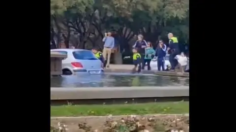 Momento del accidente en la Avenida de Andaluc&iacute;a de Huelva. Captura del v&iacute;deo del Ayuntamiento de Huelva