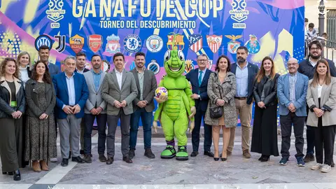 Participantes en la presentaci&oacute;n del Ga&ntilde;afote Cup