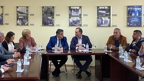 Reuni&oacute;n en la FOE