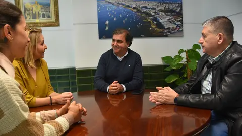 Visita institucional de UGT a Punta Umbr&iacute;a