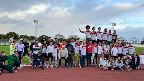 Los mejores atletas nacionales entrenan en Punta Umbr&iacute;a
