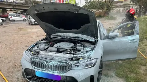 Coche sale ardiendo/Instagram