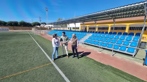 Visita a la nueva grada del campo de f&uacute;tbol municipal