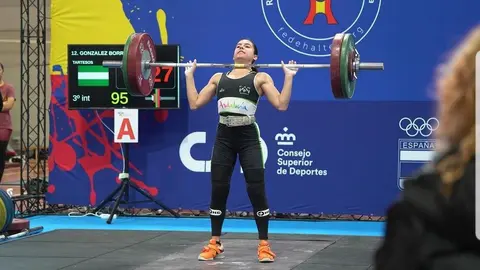 Luc&iacute;a (HALTEROFILIA)