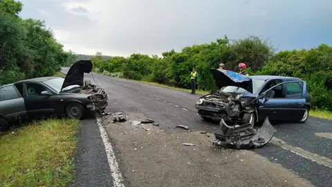Aparatoso accidente en la HU-8100. Foto: Bomberos del Consorcio