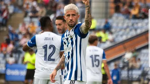 Antonio Dom&iacute;nguez celebra uno de los tres goles de la victoria contra el Algeciras por 3-1 del pasado s&aacute;bado. Fuente: Instagram oficial del Recreativo de Huelva
