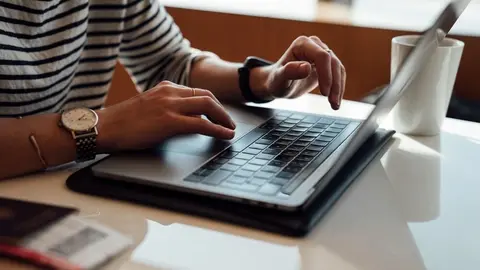 Ofrecen dos vacantes de administrativo.