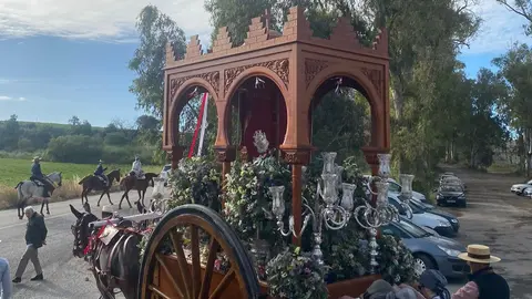 La Hermandad saliendo ya de la ciudad