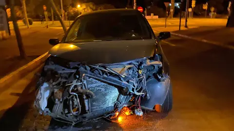 As&iacute; qued&oacute; uno de los coches siniestrados en Punta Umbr&iacute;a