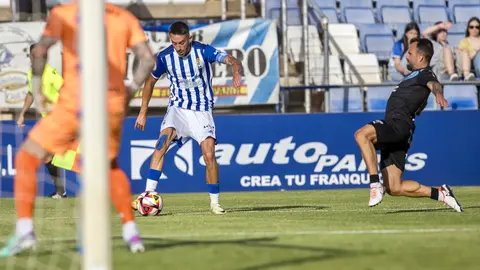 Imagen de Iago D&iacute;az en el que fue su &uacute;ltimo partido como jugador del Recre, el pasado fin de semana contra el Ibiza. Fuente: Alberto D&iacute;az