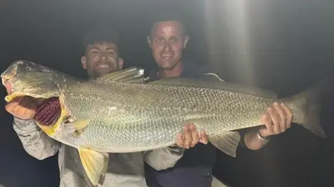 Impresionante corvina. Foto: Pesca Huelva