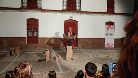 Imagen de uno de los momentos de la II edici&oacute;n del festival &ldquo;Leones en Escena&rdquo; Arroyomolinos de Le&oacute;n.