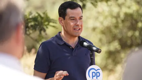 El presidente de la Junta, Juanma Moreno, anunciando el recurso de inconstitucionalidad. Fuente: Imagen de archivo
