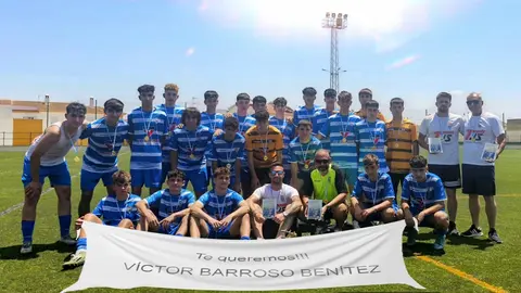 Equipo y cuerpo t&eacute;cnico que acompa&ntilde;&oacute; a V&iacute;ctor.