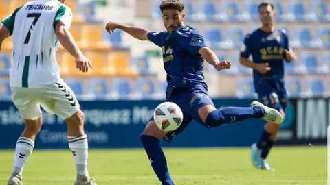 Yasser El Arbaoui, mediocentro del UCAM Murcia, suena como posible refuerzo del Recre. Fuente: Instagram oficial de Yasser