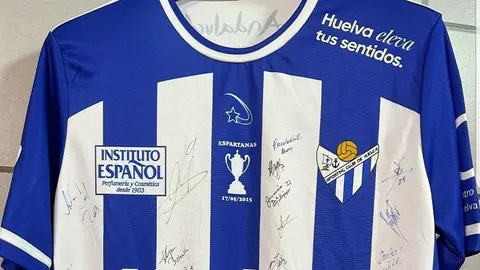 Sorteo de la camiseta de la Copa de la Reina conquistada por el Sporting de Huelva en 2015. Fuente: Instagram oficial del Sporting de Huelva