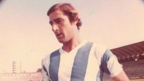Antonio 'El Torpedo' Mor&oacute;n dej&oacute; un recuerdo imborrable en sus tres a&ntilde;os en el Recreativo. Fuente: Twitter