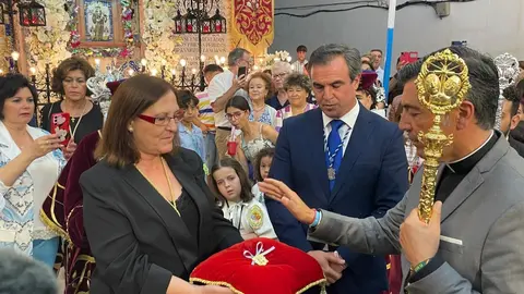 Entrega de la medalla de oro.